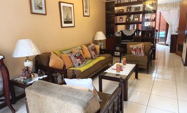 Se Vende Hermosa Y Acogedora Casa De 3 Pisos + Azotea