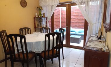 Se Vende Hermosa Y Acogedora Casa De 3 Pisos + Azotea