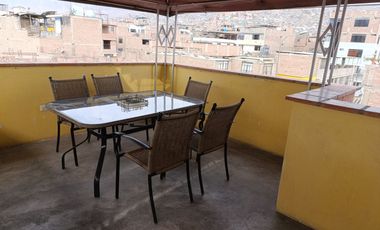 Se Vende Hermosa Y Acogedora Casa De 3 Pisos + Azotea