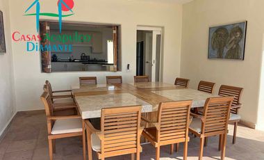 ¡Privacidad, lujo y vista al mar! Casa con alberca privada y terraza espectacular