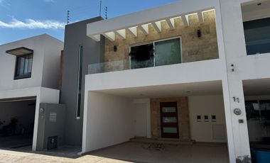 Casa en Venta en Horizontes 2 con Amplio patio.