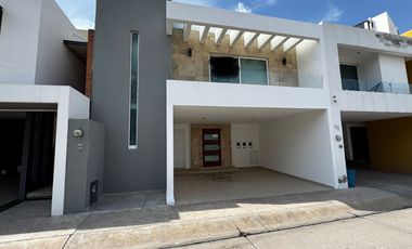 Casa en Venta en Horizontes 2 con Amplio patio.