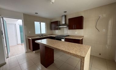 Casa en Venta en Horizontes 2 con Amplio patio.