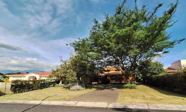 Casa 506 m2. + Terreno 1.926 m2. Sector Buena Esperanza, Tumbaco