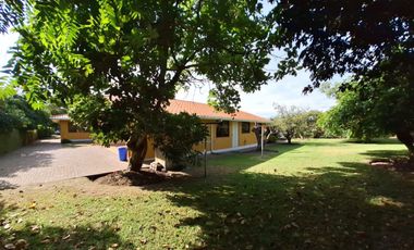 Casa 506 m2. + Terreno 1.926 m2. Sector Buena Esperanza, Tumbaco