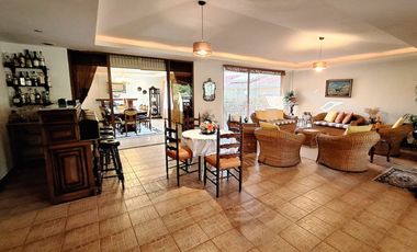 Casa 506 m2. + Terreno 1.926 m2. Sector Buena Esperanza, Tumbaco