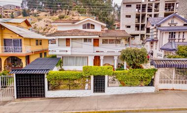 En Venta Casa Rentera en Azogues en la Avenida 16 de Abril