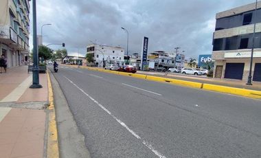 SE ALQUILA LOCAL COMERCIAL CON PARQUEO EN MACHALA