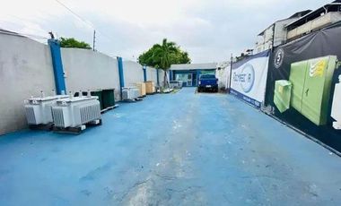SE ALQUILA LOCAL COMERCIAL CON PARQUEO EN MACHALA