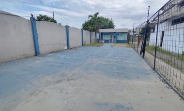 SE ALQUILA LOCAL COMERCIAL CON PARQUEO EN MACHALA