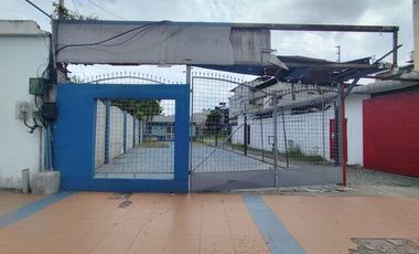 SE ALQUILA LOCAL COMERCIAL CON PARQUEO EN MACHALA