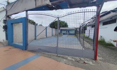 SE ALQUILA LOCAL COMERCIAL CON PARQUEO EN MACHALA