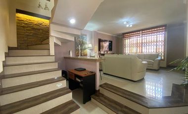 SE VENDE CASA SECTOR CDLA. SANTA ELENA EN MACHALA