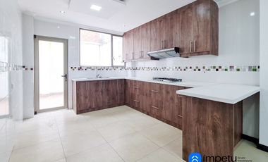 Se vende casa tres habitaciones al sur de la ciudad