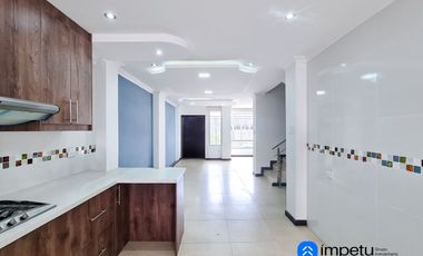 Se vende casa tres habitaciones al sur de la ciudad