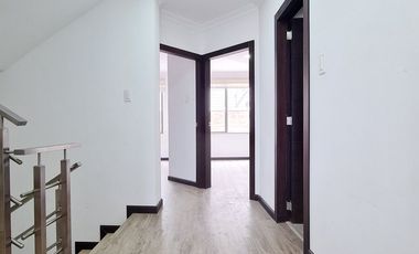 Se vende casa tres habitaciones al sur de la ciudad
