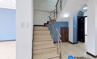 Se vende casa tres habitaciones al sur de la ciudad