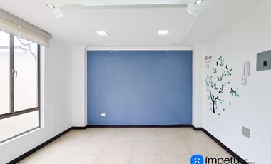 Se vende casa tres habitaciones al sur de la ciudad