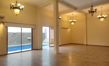 Departamento de alquiler en Los Ceibos, 4 dormitorios, piscina, 2 parqueos.