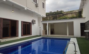 Departamento de alquiler en Los Ceibos, 4 dormitorios, piscina, 2 parqueos.