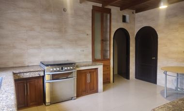 Departamento de alquiler en Los Ceibos, 4 dormitorios, piscina, 2 parqueos.