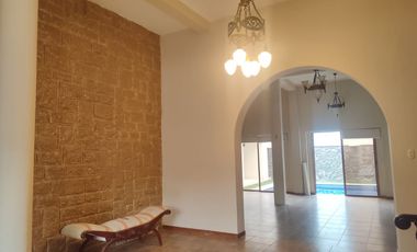 Departamento de alquiler en Los Ceibos, 4 dormitorios, piscina, 2 parqueos.