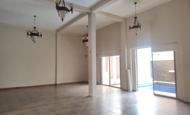 Departamento de alquiler en Los Ceibos, 4 dormitorios, piscina, 2 parqueos.