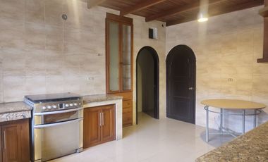 Departamento de alquiler en Los Ceibos, 4 dormitorios, piscina, 2 parqueos.