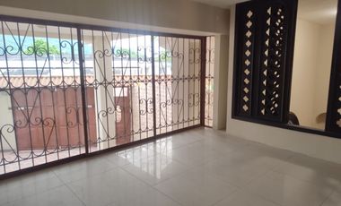 Departamento de alquiler en Los Ceibos, 4 dormitorios, piscina, 2 parqueos.