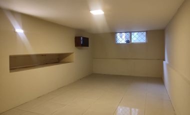 Departamento de alquiler en Los Ceibos, 4 dormitorios, piscina, 2 parqueos.