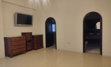 Departamento de alquiler en Los Ceibos, 4 dormitorios, piscina, 2 parqueos.