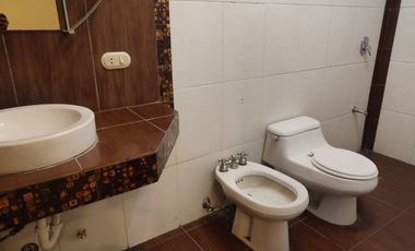 Departamento de alquiler en Los Ceibos, 4 dormitorios, piscina, 2 parqueos.