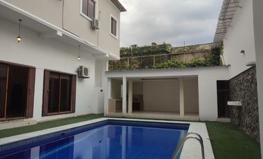 Departamento de alquiler en Los Ceibos, 4 dormitorios, piscina, 2 parqueos.