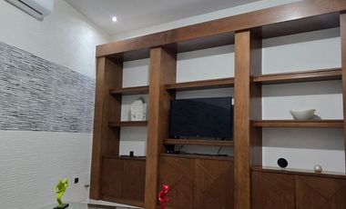CASA EN VENTA AL NORTE DE SALTILLO EN FRACCIONAMIENTO JARDINES DE VERSALLES MODERNA CON ALBERCA