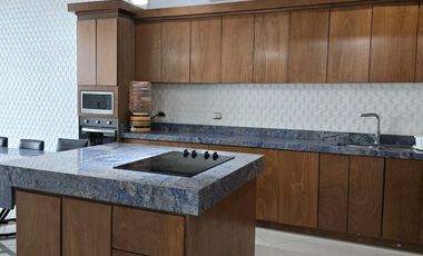 CASA EN VENTA AL NORTE DE SALTILLO EN FRACCIONAMIENTO JARDINES DE VERSALLES MODERNA CON ALBERCA