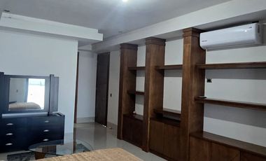 CASA EN VENTA AL NORTE DE SALTILLO EN FRACCIONAMIENTO JARDINES DE VERSALLES MODERNA CON ALBERCA