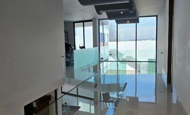 CASA EN VENTA AL NORTE DE SALTILLO EN FRACCIONAMIENTO JARDINES DE VERSALLES MODERNA CON ALBERCA