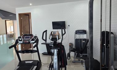 CASA EN VENTA AL NORTE DE SALTILLO EN FRACCIONAMIENTO JARDINES DE VERSALLES MODERNA CON ALBERCA