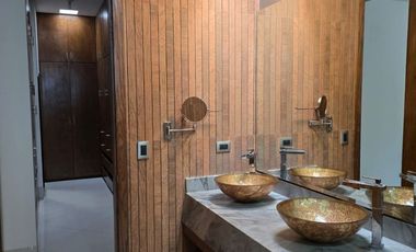 CASA EN VENTA AL NORTE DE SALTILLO EN FRACCIONAMIENTO JARDINES DE VERSALLES MODERNA CON ALBERCA