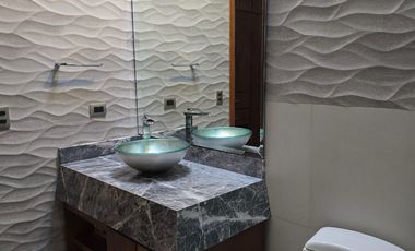 CASA EN VENTA AL NORTE DE SALTILLO EN FRACCIONAMIENTO JARDINES DE VERSALLES MODERNA CON ALBERCA
