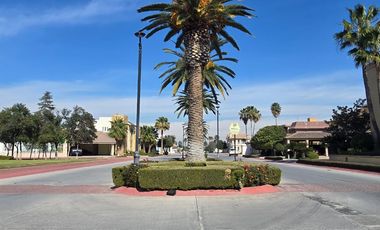 CASA EN VENTA AL NORTE DE SALTILLO EN FRACCIONAMIENTO JARDINES DE VERSALLES MODERNA CON ALBERCA
