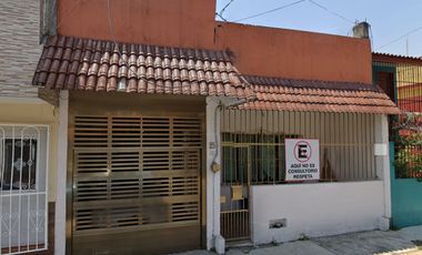 !!! CASA DE  REMATE EN XALAPA !!! Priv. Justino Sarmiento, Juan de la Luz Enriquez,Xalapa, Veracruz, Mexico.