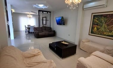CASA COMPLETAMENTE AMOBLADA EN ALQUILER
