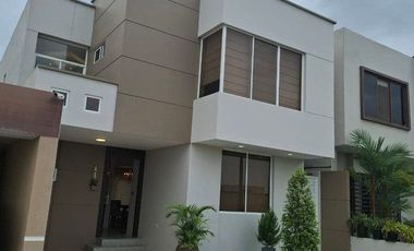 CASA COMPLETAMENTE AMOBLADA EN ALQUILER