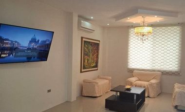 CASA COMPLETAMENTE AMOBLADA EN ALQUILER
