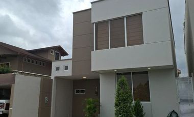 CASA COMPLETAMENTE AMOBLADA EN ALQUILER