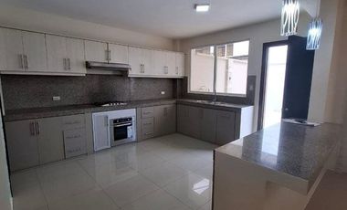 CASA COMPLETAMENTE AMOBLADA EN ALQUILER