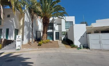 Casa en renta con terreno adicional Lomas del Refugio, Priv Montes Málaga,con control de acceso y guardias de seguridad León, Gto