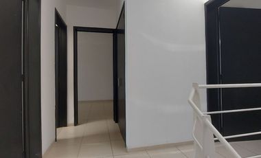 Casa en renta con terreno adicional Lomas del Refugio, Priv Montes Málaga,con control de acceso y guardias de seguridad León, Gto