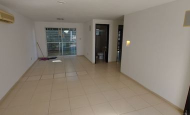 Casa en renta con terreno adicional Lomas del Refugio, Priv Montes Málaga,con control de acceso y guardias de seguridad León, Gto